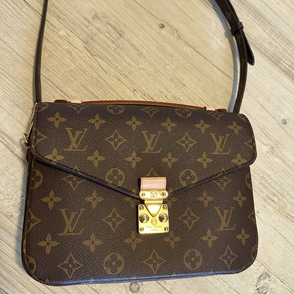 Louis Vuitton Pochette Métis